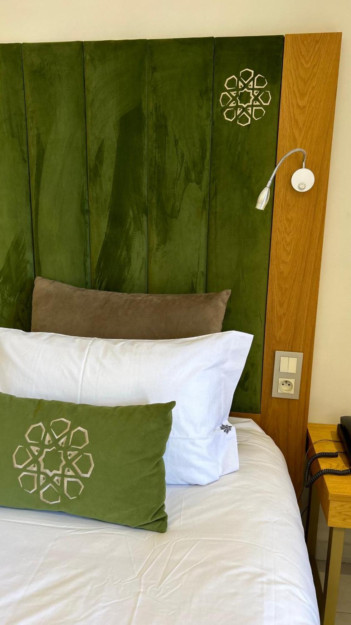 Executive Suite,1499183809:JPEG