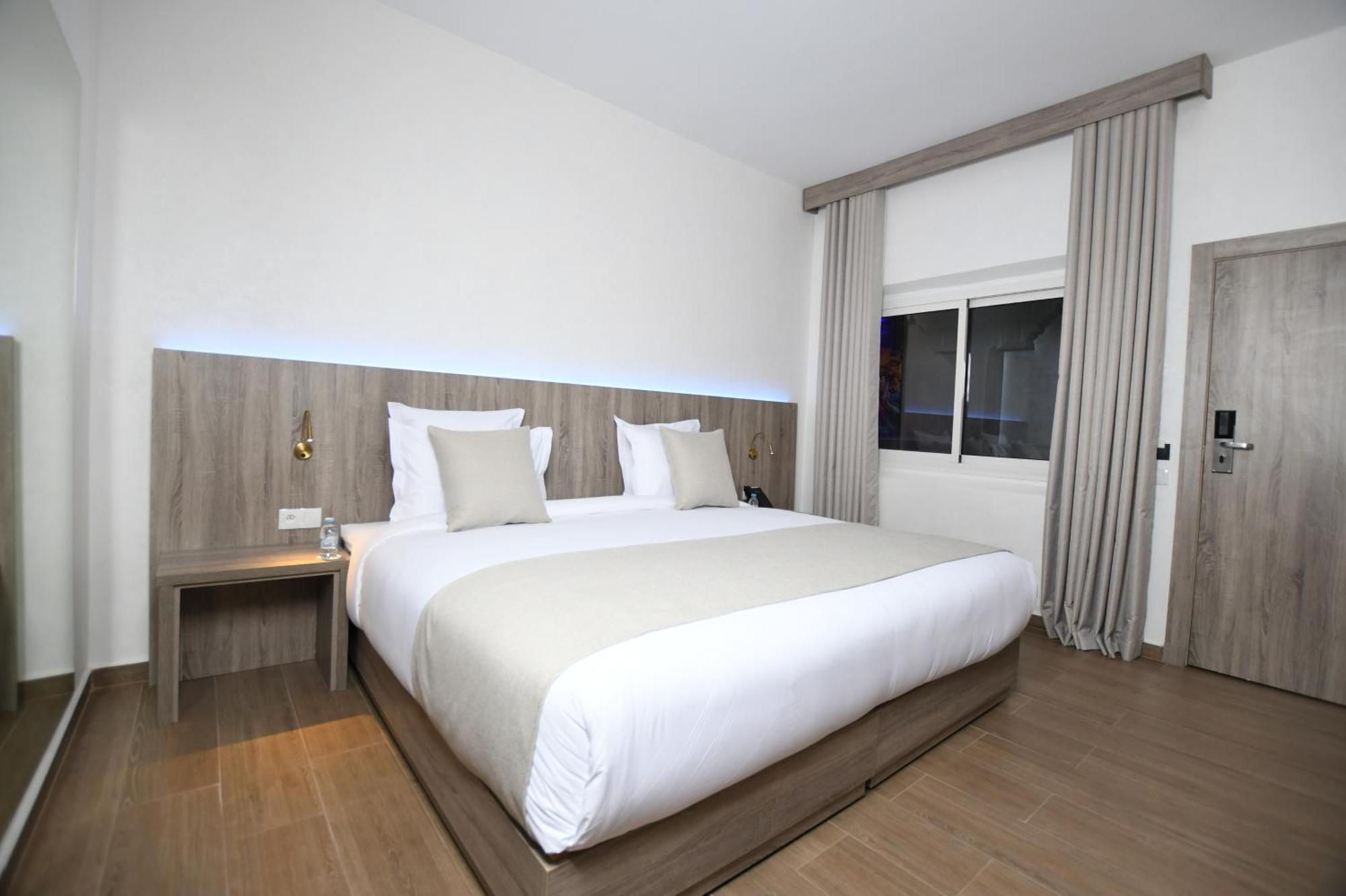 Deluxe Queen Room