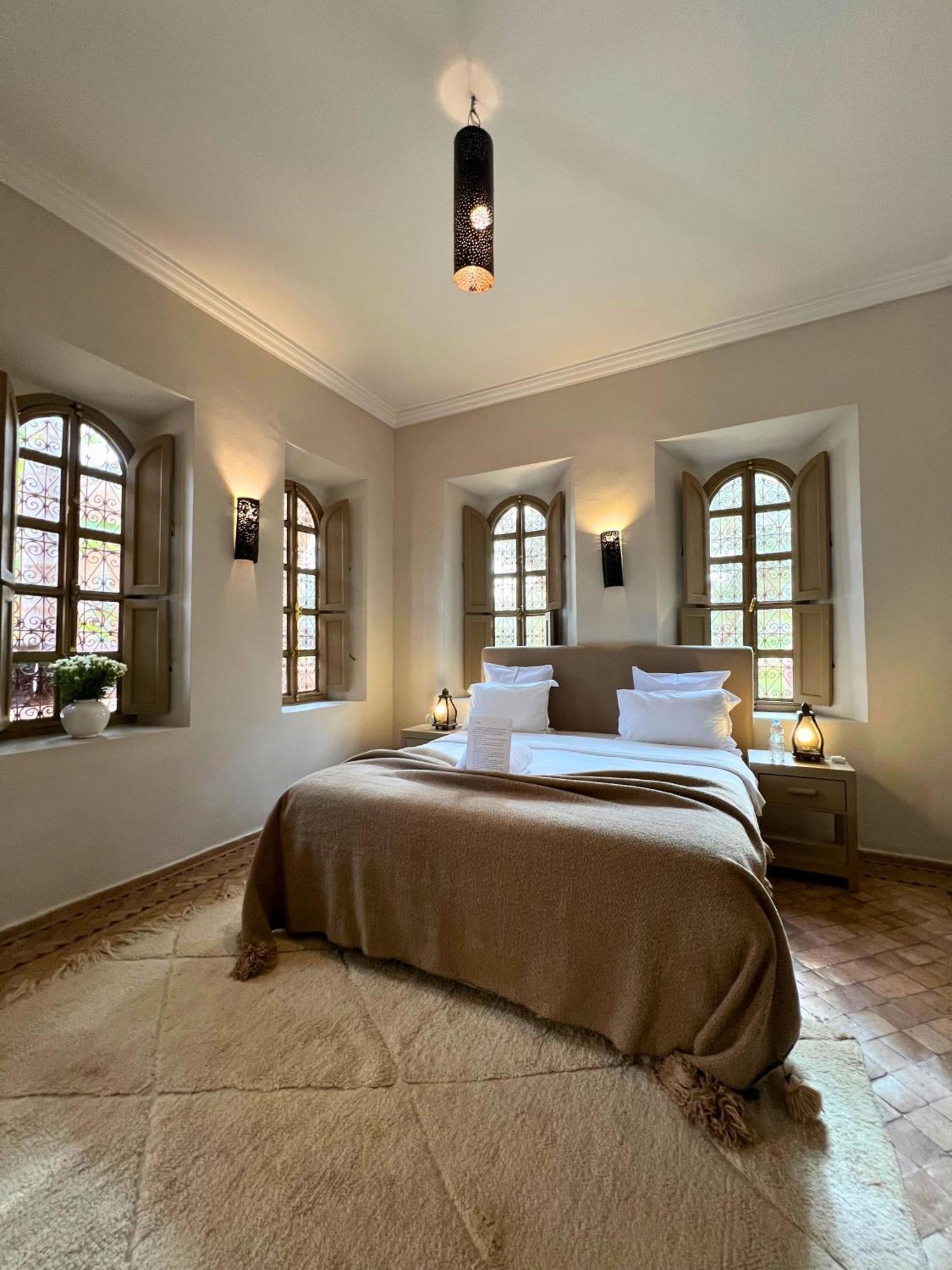 Deluxe Double Room (2 Adults + 1 Child)