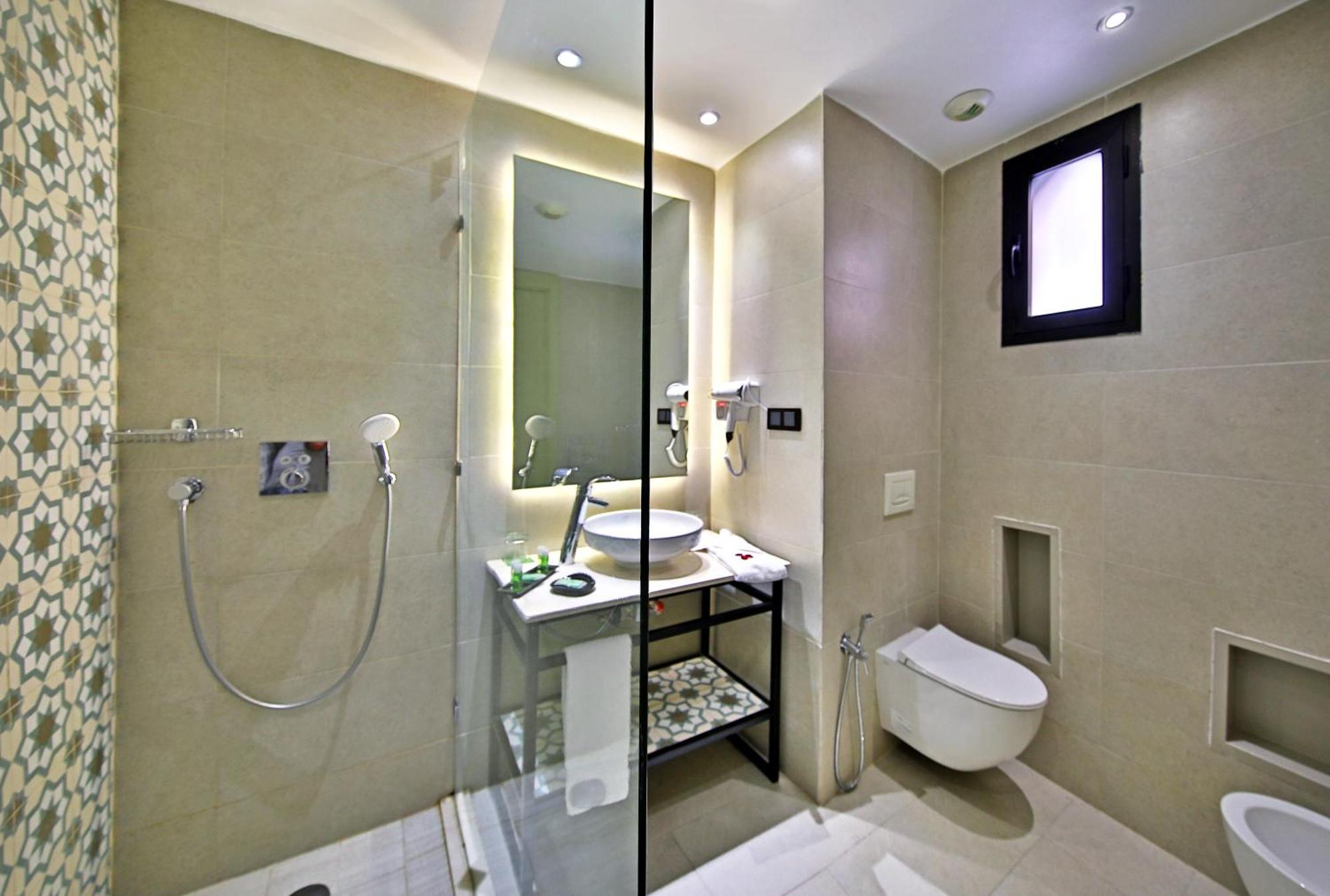 Junior Suite King Size Bed Garden View,1643760044:JPEG