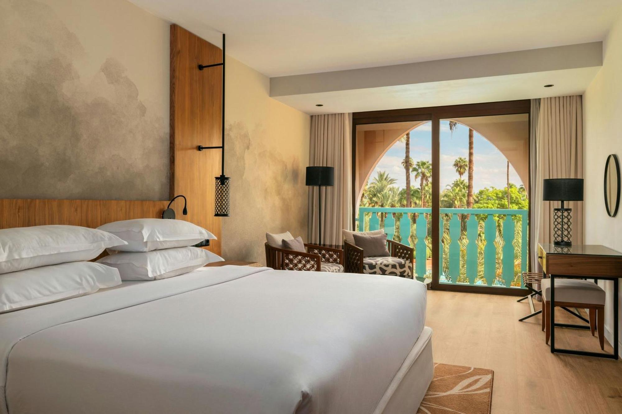 Standard King Room City View