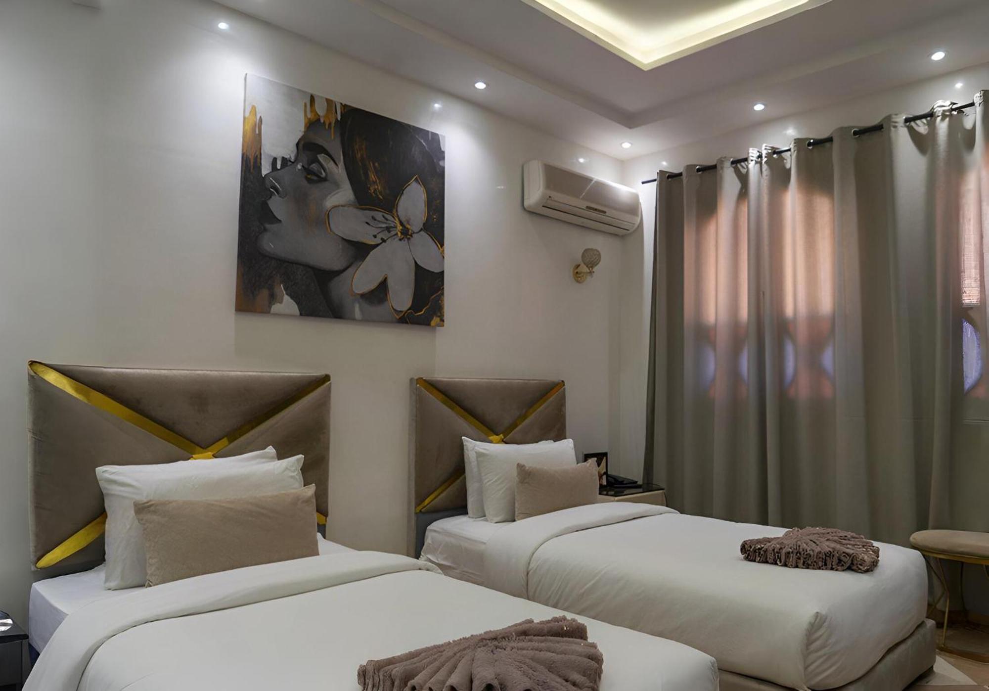 Twin Room with Private Bathroom