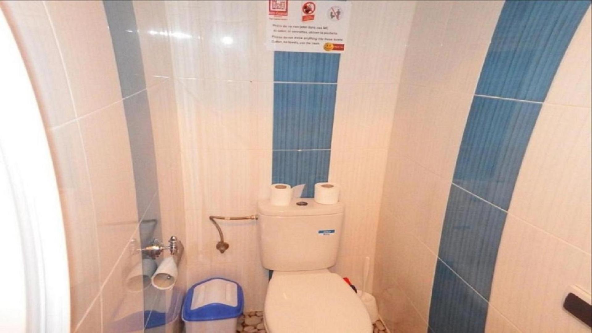 Posto Letto in Dormitorio Misto con 8 Letti