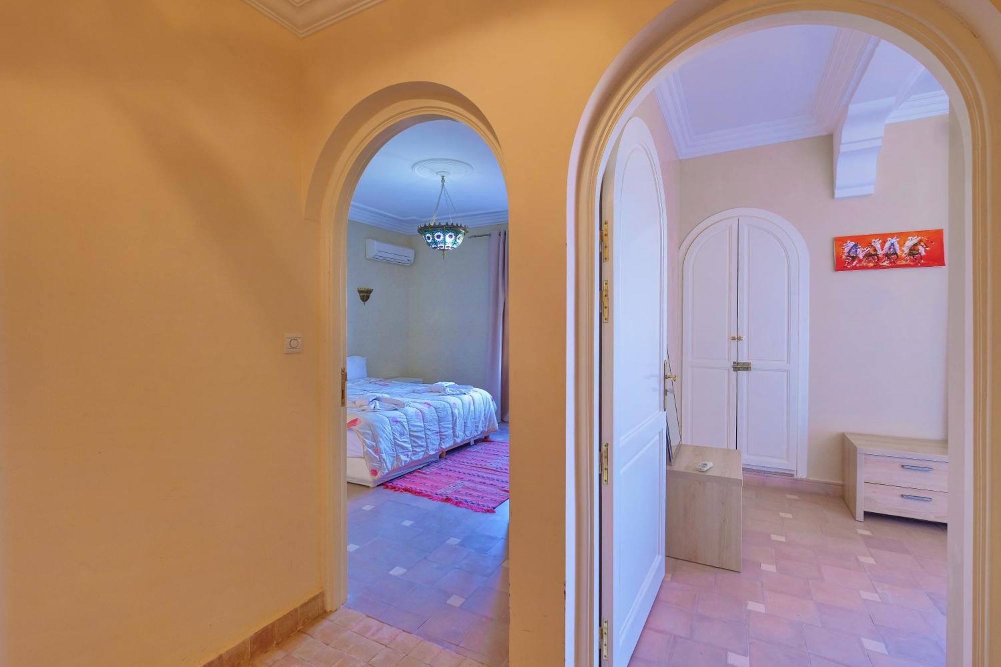 Superior Studio,1742782522:JPEG