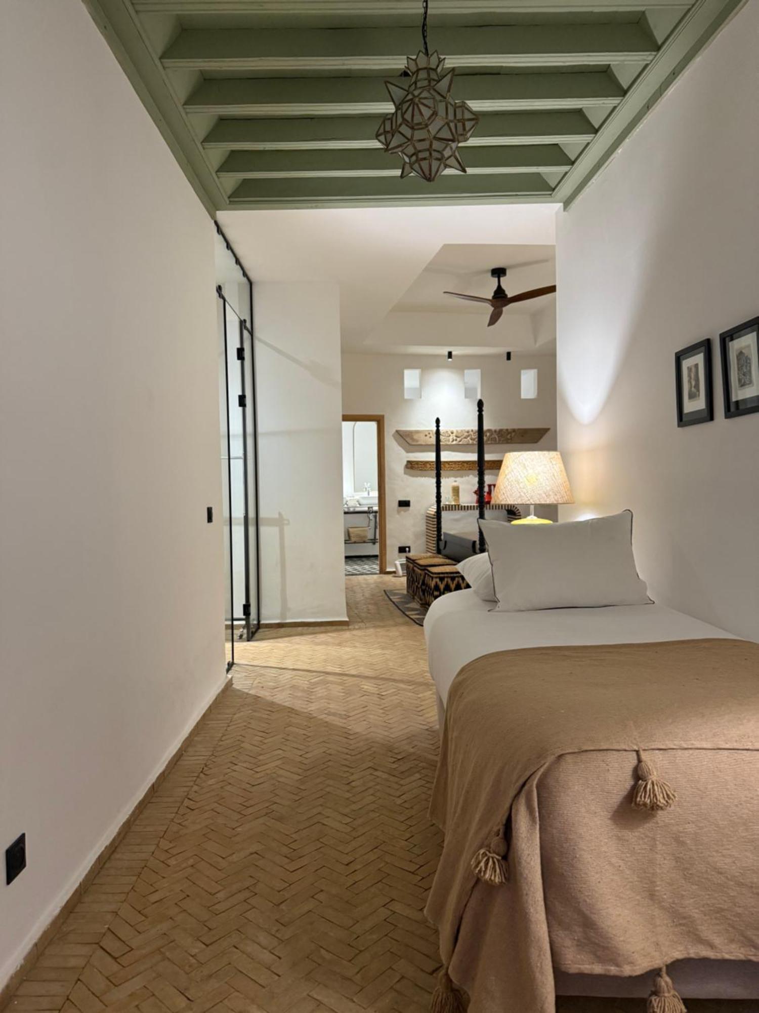 Suite,1742963224:JPEG