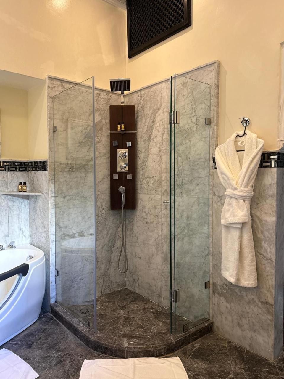 King Suite,1743552968:JPEG