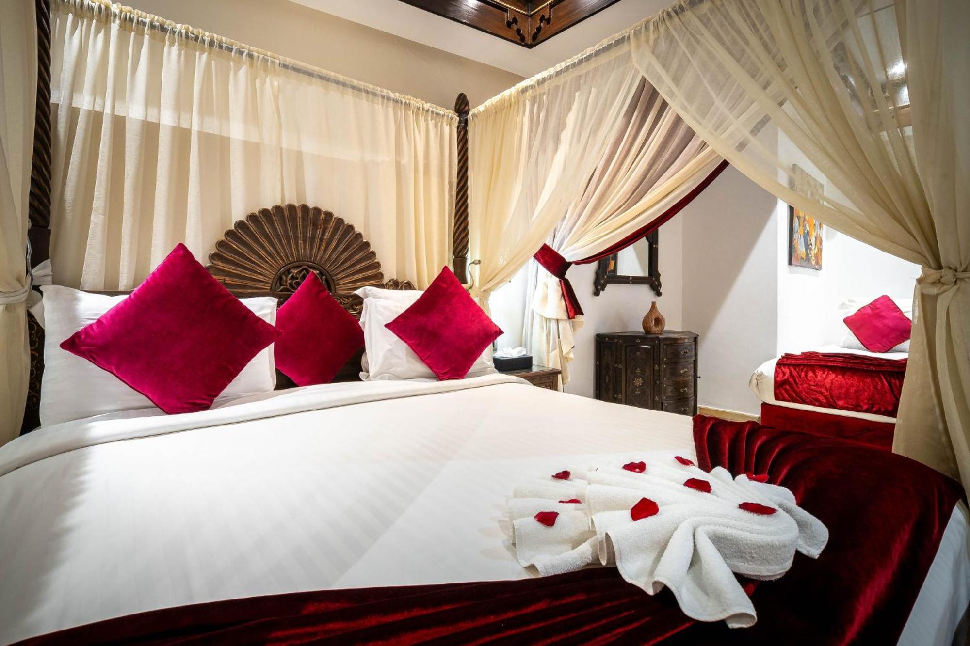 Executive Suite Art Place
