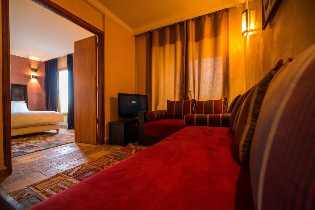 Deluxe Queen Suite