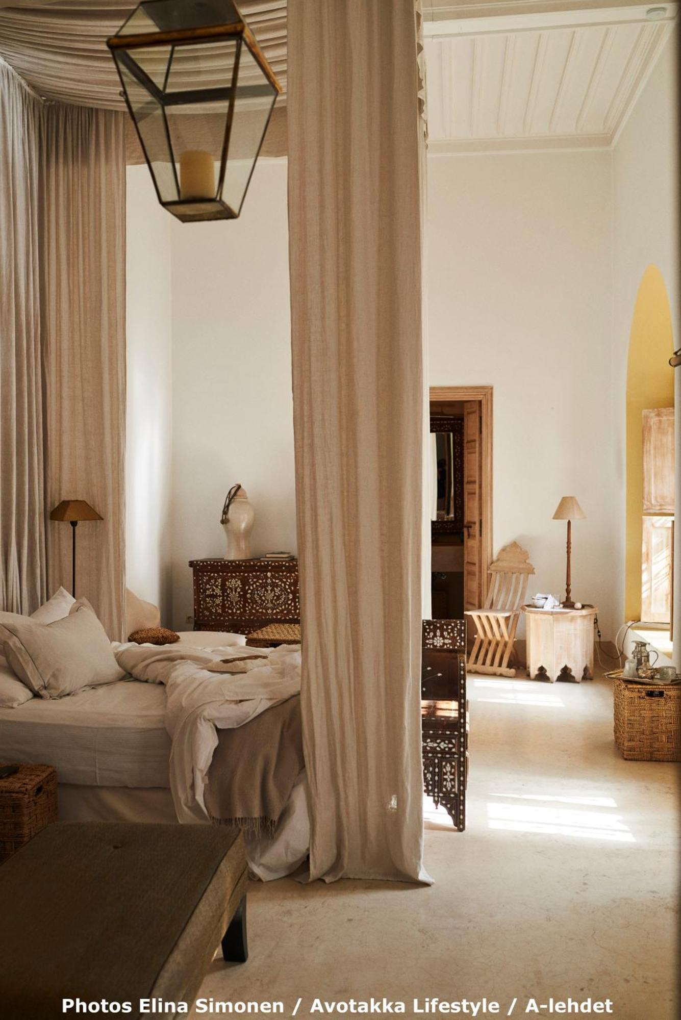 White Suite,694234242:JPEG