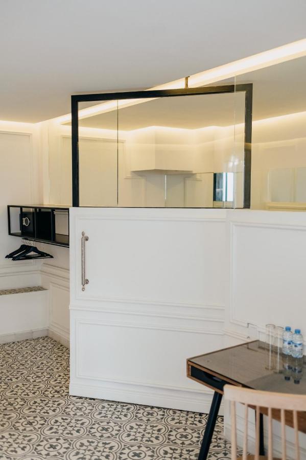 Suite,931663492:JPEG