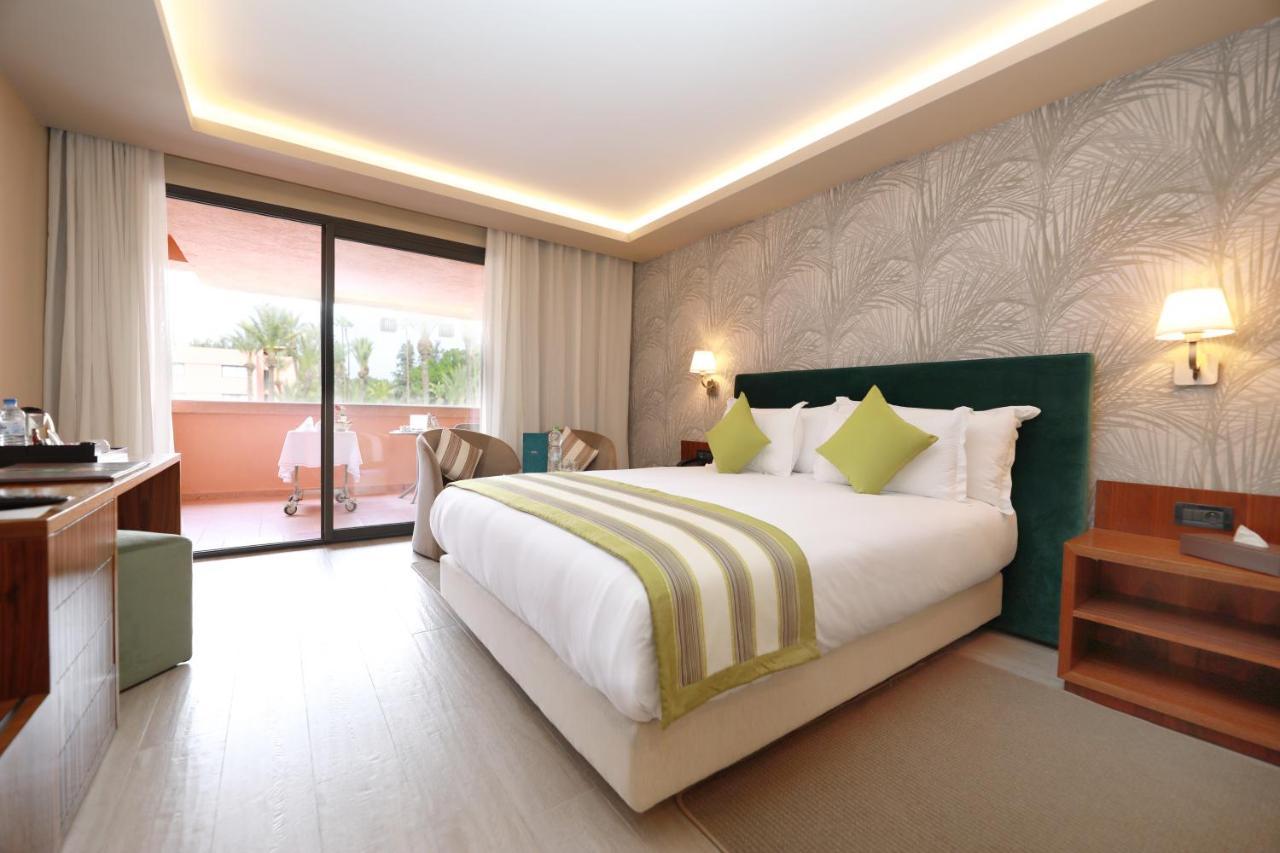 Camera Premium con Letto Matrimoniale, Balcone e Vista Piscina