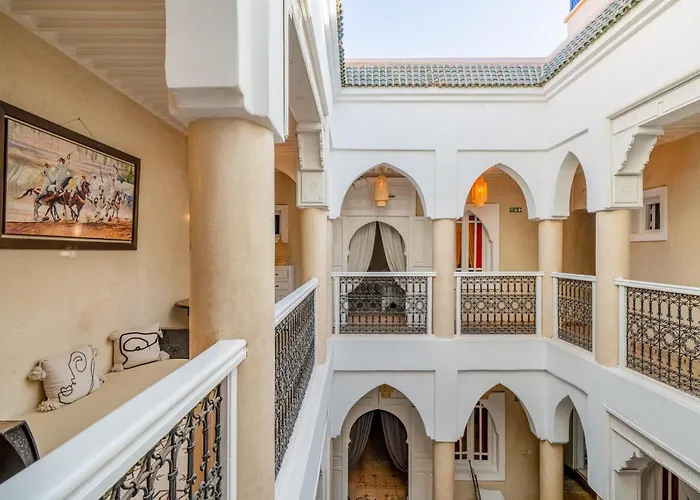 RIAD AWINATI Location Privatisée , Piscine a jets, Petit déjeuner et magnifique Rooftop avec vue a 360 Marrakesh
